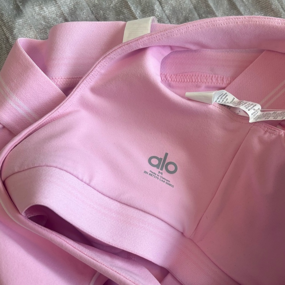 ALO Yoga Pink Heart Throb Sports Bra and Leggings Set - Picture 4 of 6
